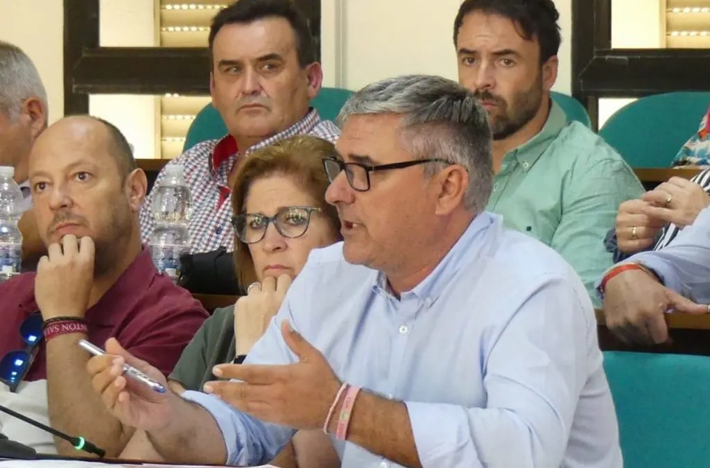 Critican la subida del 40% en la tarifa del agua en la Axarquía aprobada por el PP