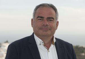 Por mucho que le hayan contado, Frigiliana es muchísimo más: el secreto blanco de Andalucía que hechiza a quien lo pisa y que besa a la Cueva de Nerja