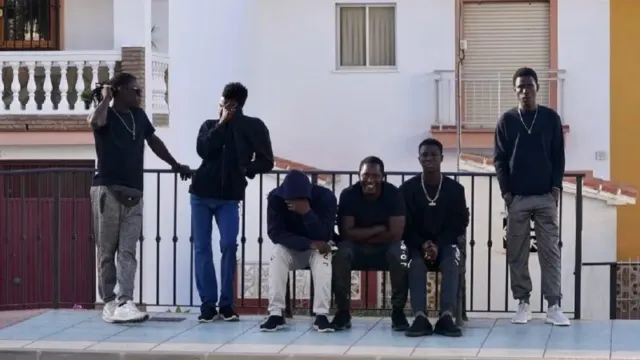 Y al final, como Joe Rígoli, el edil de Torrox que comparó migrantes con animales, sigue