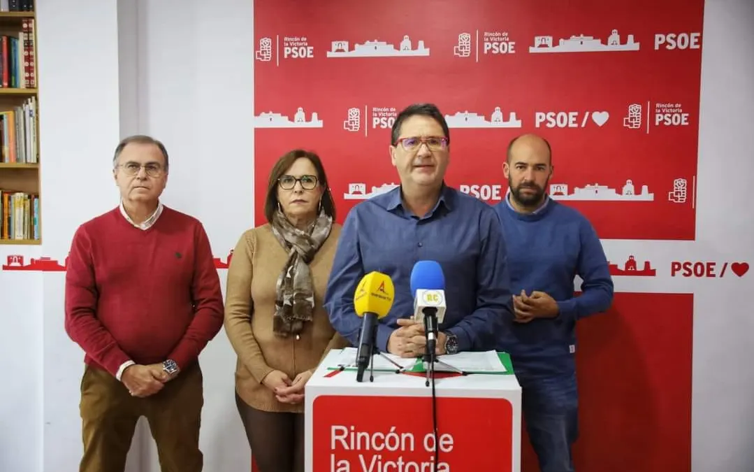 El PSOE de Rincón de la Victoria critica el gasto de más de 130.000 euros en FITUR con una deuda municipal de 50 millones