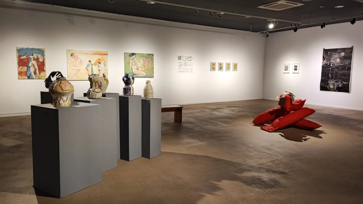 9 mujeres artistas internacionales que exploran sobre el arte rupestre, la humanidad y su futuro, en el Museo de la Cueva de Nerja