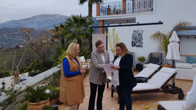 Mette Frederiksen, primera ministra de Dinamarca, disfruta de una semana de vacaciones en un hotel rural de la Axarquía