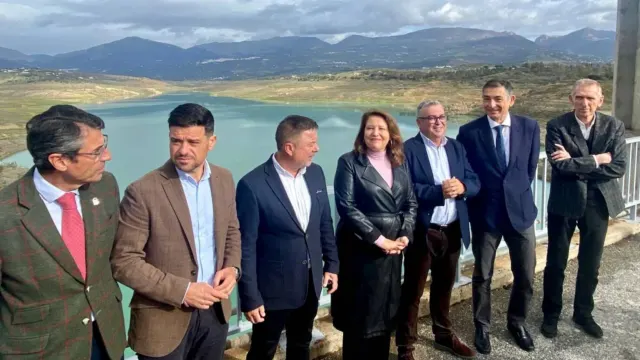 Inaugurada la nueva toma flotante del embalse de La Viñuela que beneficiará a casi 200.000 habitantes de 14 pueblos de la comarca