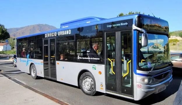 Torrox gasta en publicidad de la ITB de Berlín el doble de lo que dedica al transporte universitario