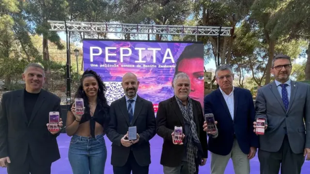 Benito Zambrano presenta en la Cueva de Nerja su película sonora Pepita, nueva fórmula de audioguía inmersiva