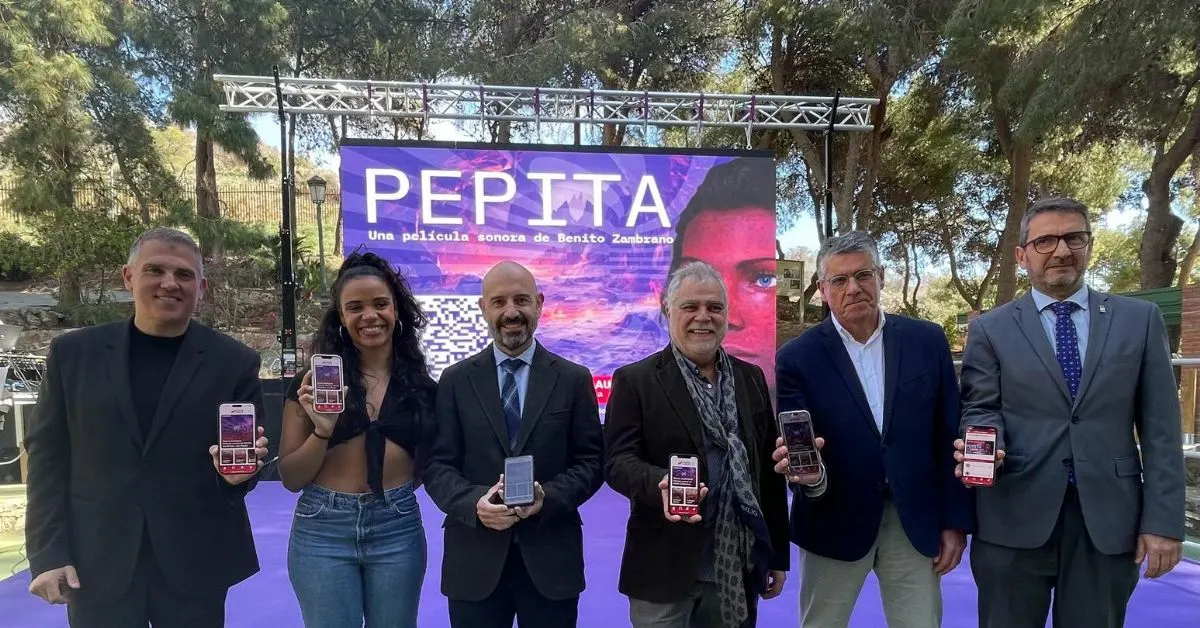 Benito Zambrano presenta en la Cueva de Nerja su película sonora Pepita, nueva fórmula de audioguía inmersiva