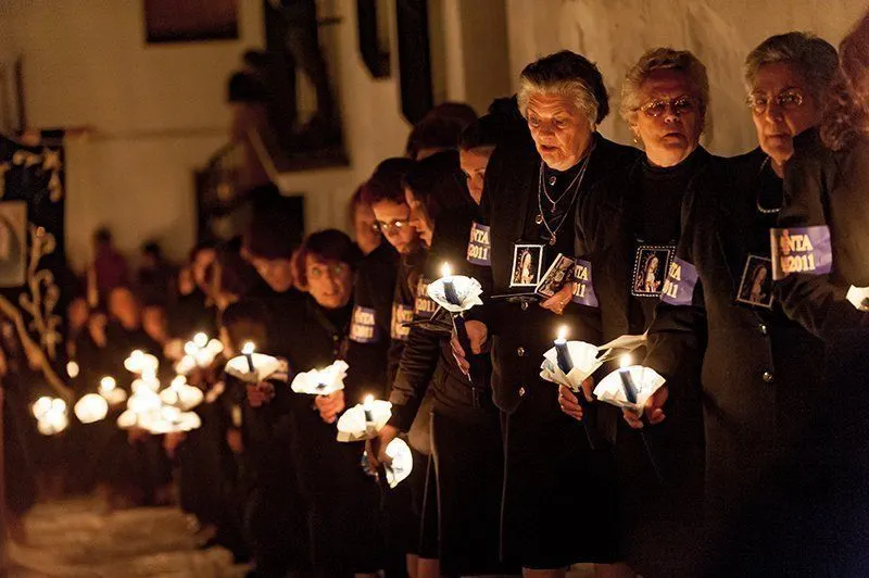Procesión de la Soledad de Frigiliana, la «Niña Bonita», en la que toman parte sólo y exclusivamente mujeres rigurosamente enlutadas