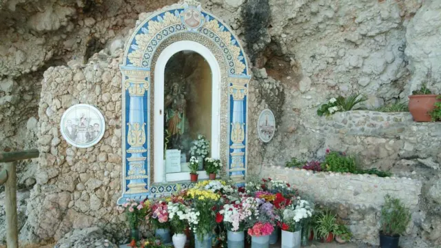 Destrozan la imagen de la Virgen del Carmen en Rincón de la Victoria