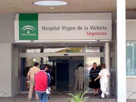 Ocho médicos de guardia intoxicados en el Hospital Virgen de la Victoria por la cena ofrecida por el centro sanitarioario