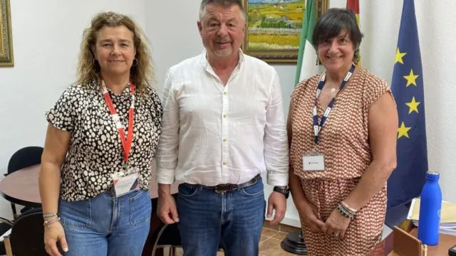 La Mancomunidad anima a los ayuntamientos de la Axarquía a contratar a los socorristas certificados por Cruz Roja
