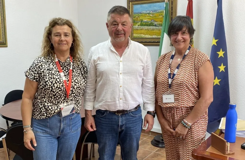 La Mancomunidad anima a los ayuntamientos de la Axarquía a contratar a los socorristas certificados por Cruz Roja