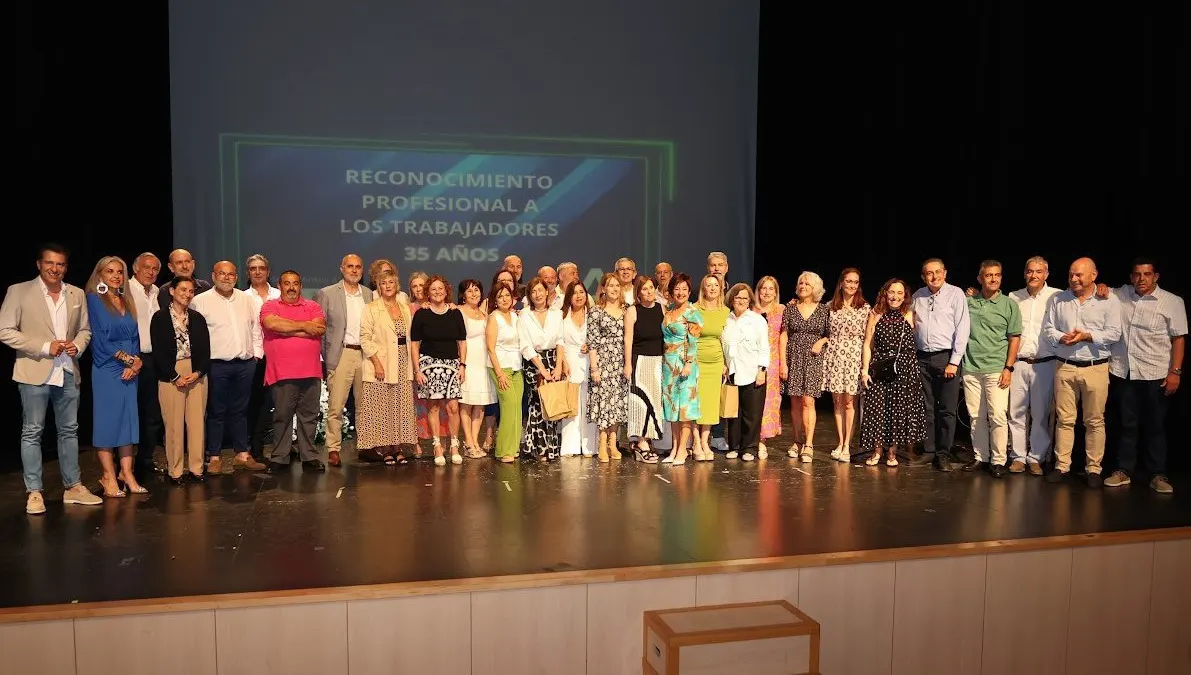 Homenaje a cien profesionales del Área Sanitaria Este de Málaga-Axarquía por su recorrido laboral