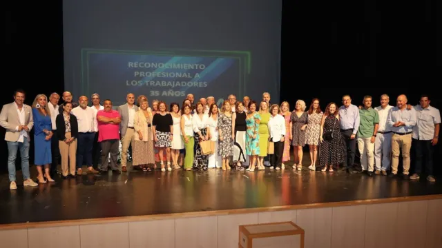 Homenaje a cien profesionales del Área Sanitaria Este de Málaga-Axarquía por su recorrido laboral