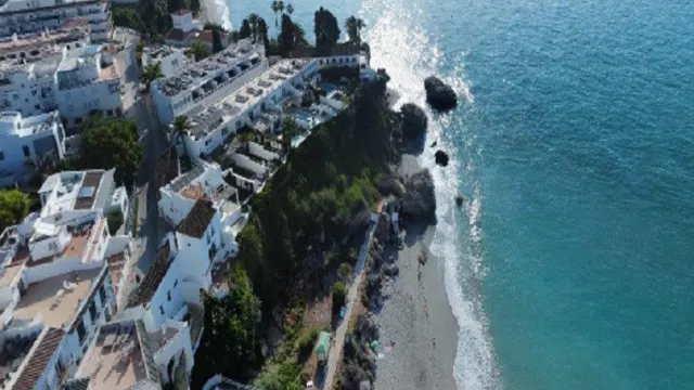 playa del Carabeo de Nerja