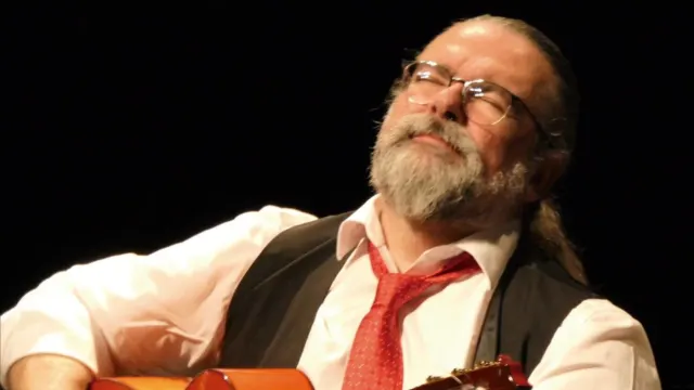 El guitarrista internacional Juan Ramón Caro actuará por el 50 aniversario de la Cueva del Tesoro