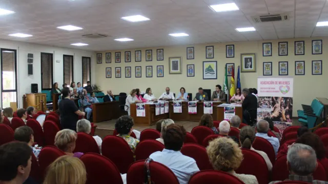 Benamocarra, escenario del calendario 2025 de la Asociación Esperanza contra el cáncer de mama y Alcaucín lo será en 2026