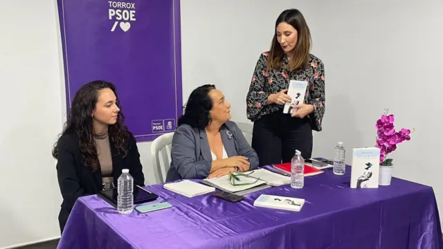 Presentado en Torrox el libro de Rafaela Romero, “Hasta que me mates»