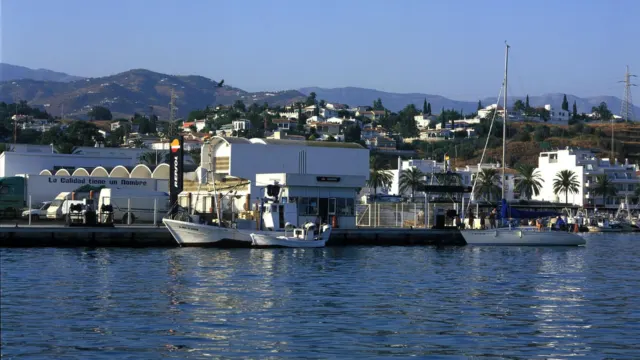 Puerrto pesquero Caleta de Vélez