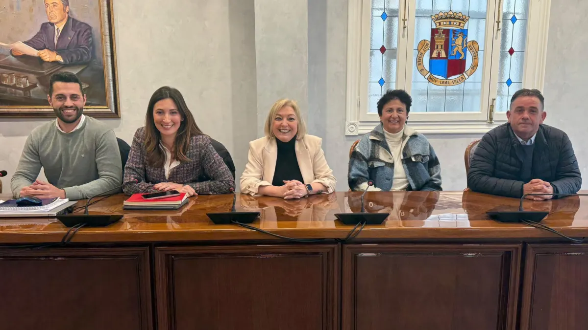 El PP sigue hipotecando el futuro de Torrox y tiene que recurrir a Pedro Sánchez para intentar defender sus presupuestos.