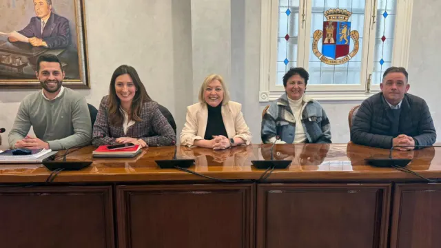 El PP sigue hipotecando el futuro de Torrox y tiene que recurrir a Pedro Sánchez para intentar defender sus presupuestos.