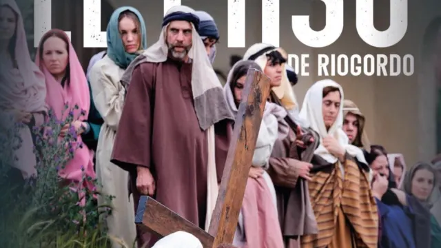 600 vecinos y vecinas participan en el Paso de Riogordo, la escenificación de la vida, pasión y muerte de Jesús