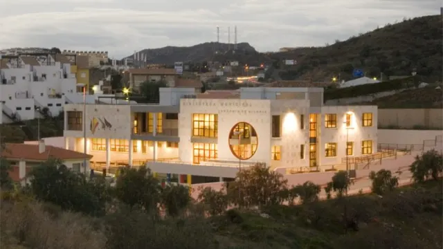 Exigen ampliación del horario y mejora del mantenimiento de la biblioteca «Antonio de Hilaria» de Rincón de la Victoria