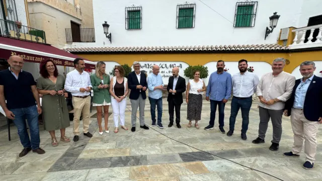 Los socialistas presionan a la Junta de Andalucía para lograr ayudas para los agricultores de la Axarquía afectados por la plaga de hongos en los…