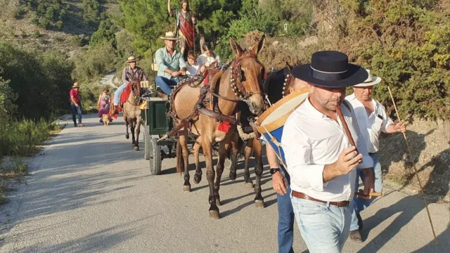 Canillas de Albaida se va este domingo de ‘sanjuaneo’ en una romería que rememora una tradición mantenida desde hace décadas