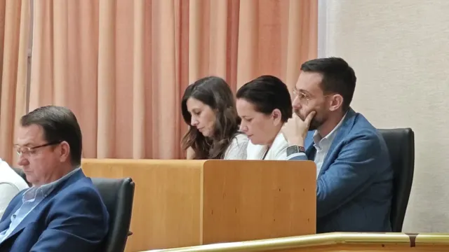 Juego de trileros en Vélez-Málaga: El alcalde impide un debate con el truco de imponer la unificación de mociones