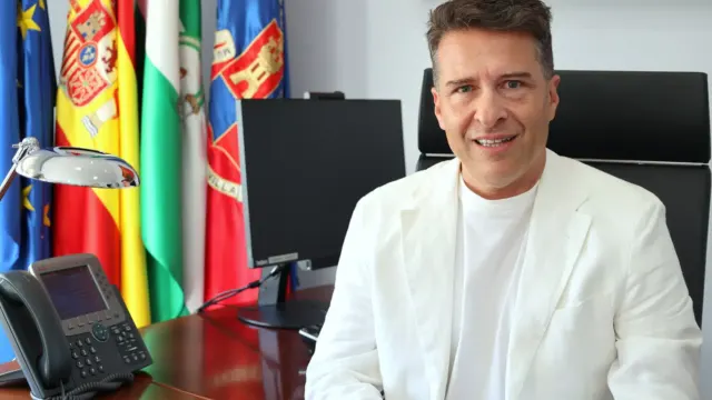 Críticas al uso partidista y polémico que hace el alcalde de Torrox de las redes institucionales