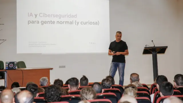Bernardo Quintero expone cómo usar la Inteligencia Artificial para protegernos en los Cursos de Verano de la UMA en Vélez-Málaga