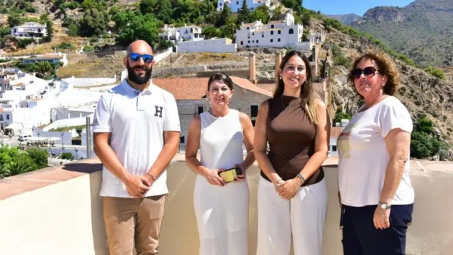 Frigiliana pone rostro al turismo inteligente con AMALia, su nueva asistente virtual por WhatsApp