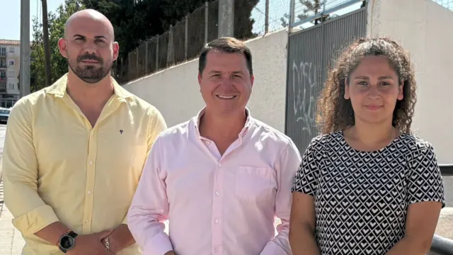 Vox denuncia que la piscina Zona Sur, la única descubierta que tiene Vélez-Málaga, esté cerrada en pleno verano