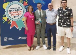 El 10 de julio, recibió el diploma de los Premios de Educación Ciudad de Málaga por el que se reconoce al alumnado con una media de 10 en 4º de la ESO o en 2º de bachillerato acompañado de su familia.