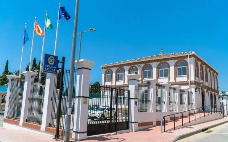 Aparece el cadáver de una mujer de 44 años en la orilla de una playa de Rincón de la Victoria