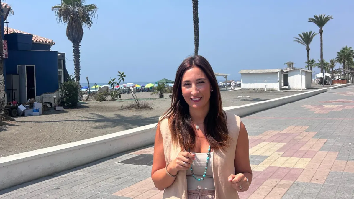 Tildan de “cobarde y arbitraria” la prohibición de carpas en las playas aprobada por el PP en Torrox
