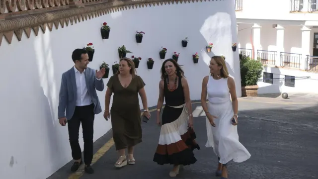 La Consejera de Fomento realiza una visita institucional a Cómpeta