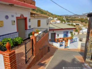 Iznate: un fin de semana entre viñas, fuentes y panorámicas de la Axarquía