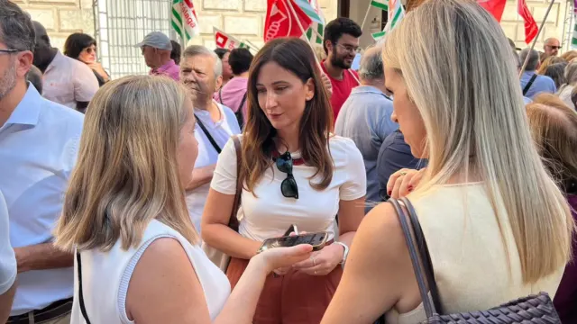 Exigen a Moreno Bonilla respeto a los mayores y a Óscar Medina que priorice a los dependientes de Torrox sobre el postureo