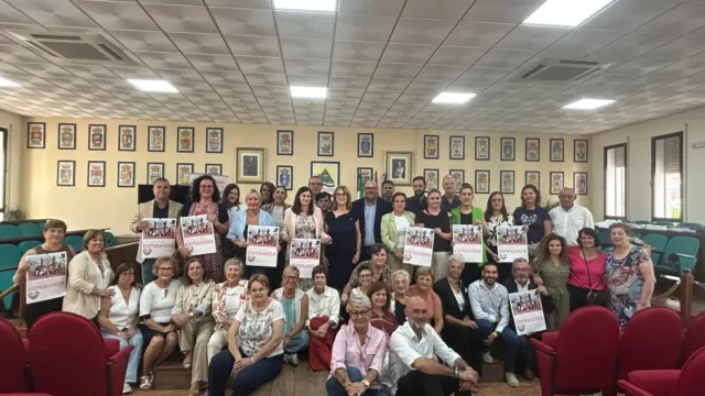Las calles de Alcaucín y el Parque Natural Sierras Tejeda, Almijara y Alhama, escenarios del calendario de la Asociación Esperanza 2026