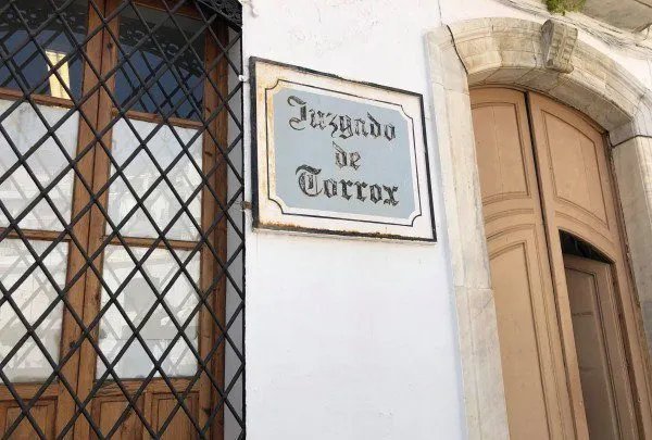 El PP de Torrox usa los actos de la nueva sede judicial «como una fiesta con banquete, fotos y comidas pagadas por todos», cuando la financiación es…