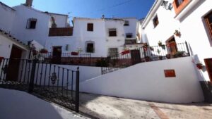 Iznate: un fin de semana entre viñas, fuentes y panorámicas de la Axarquía