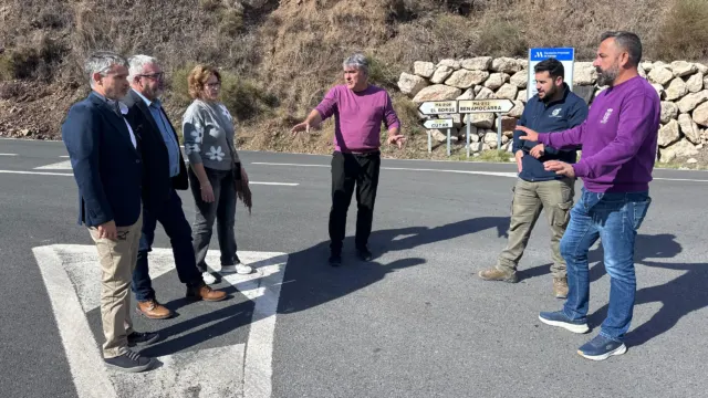 Los alcaldes de Almáchar y El Borge exigen la construcción de una rotonda en el cruce de los Cinco Puentes