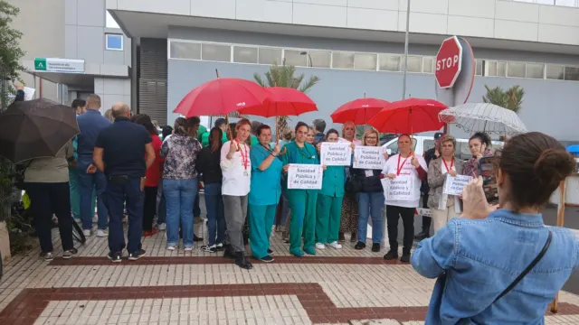 Juanma Moreno es recibido con abucheos durante la inauguración del nuevo Hospital Oncohematológico del Clínico de Málaga