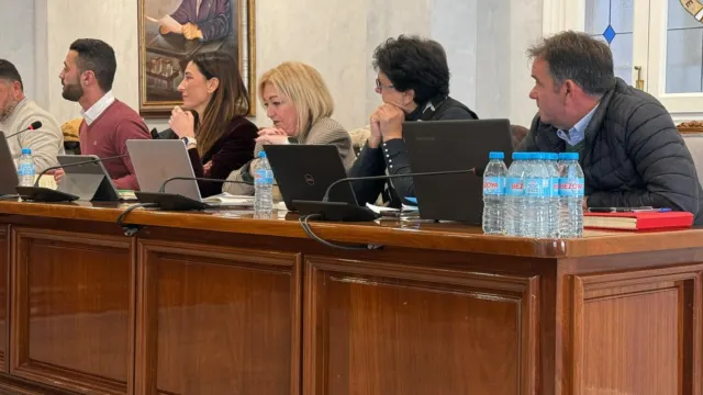 Mari Nieves Ramírez denuncia la falta de transparencia del alcalde de Torrox y su negativa a evaluar el cumplimiento del contrato de limpieza