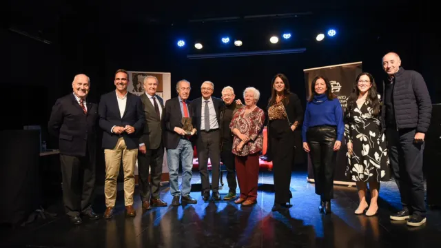 Luis Alberto de Cuenca recibió en Rincón de la Victoria el II Premio Antorcha de Honor a la Trayectoria Poética