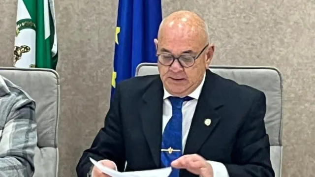 José Luis Escobar toma posesión como concejal del PSOE en el Ayuntamiento de Árchez