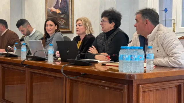 El PSOE de Torrox lamenta que PP y Vox bloqueen el rechazo a los discursos de odio y la mejora de la teleasistencia en Andalucía