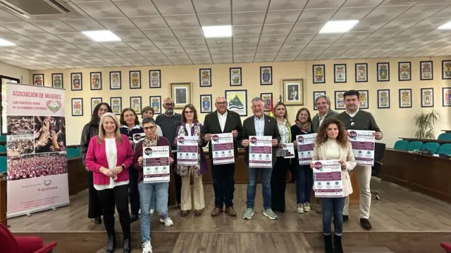 La Asociación de Mujeres con Cáncer de Mama de la Axarquía ‘Esperanza’ dedica la octava edición de la Jornada Estilo de Vida Saludable a la doctora…