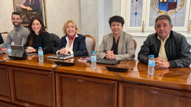 El PP vota en contra de reforzar la seguridad y la vigilancia en aparcamientos, parques infantiles y caminos rurales de Torrox